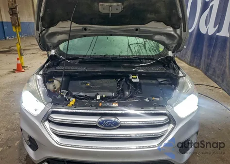 2017 Ford Escape Titanium z USA, uszkodzony, nr VIN 1FMCU0JDXHUE05222